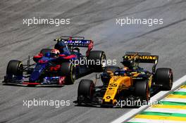 Carlos Sainz Jr (ESP) Renault Sport F1 Team RS17 and Pierre Gasly (FRA) Scuderia Toro Rosso STR12 battle for position. 12.11.2017. Formula 1 World Championship, Rd 19, Brazilian Grand Prix, Sao Paulo, Brazil, Race Day.