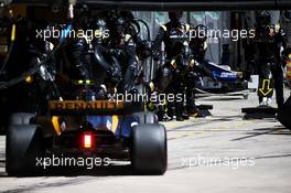 Carlos Sainz Jr (ESP) Renault Sport F1 Team RS17 makes a pit stop. 12.11.2017. Formula 1 World Championship, Rd 19, Brazilian Grand Prix, Sao Paulo, Brazil, Race Day.