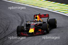 Daniel Ricciardo (AUS) Red Bull Racing RB13. 11.11.2017. Formula 1 World Championship, Rd 19, Brazilian Grand Prix, Sao Paulo, Brazil, Qualifying Day.