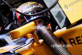 Carlos Sainz Jr (ESP) Renault Sport F1 Team RS17.