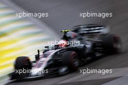 Kevin Magnussen (DEN) Haas VF-17. 11.11.2017. Formula 1 World Championship, Rd 19, Brazilian Grand Prix, Sao Paulo, Brazil, Qualifying Day.