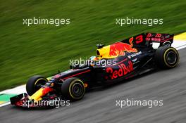 Daniel Ricciardo (AUS) Red Bull Racing RB13. 11.11.2017. Formula 1 World Championship, Rd 19, Brazilian Grand Prix, Sao Paulo, Brazil, Qualifying Day.