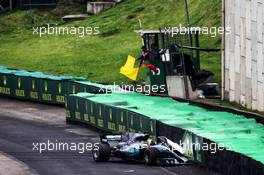 Lewis Hamilton (GBR) Mercedes AMG F1 W08 crashed during qualifying. 11.11.2017. Formula 1 World Championship, Rd 19, Brazilian Grand Prix, Sao Paulo, Brazil, Qualifying Day.