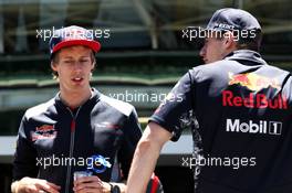 (L to R): Brendon Hartley (NZL) Scuderia Toro Rosso with Max Verstappen (NLD) Red Bull Racing on the drivers parade. 12.11.2017. Formula 1 World Championship, Rd 19, Brazilian Grand Prix, Sao Paulo, Brazil, Race Day.