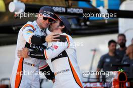 (L to R): Stoffel Vandoorne (BEL) McLaren with team mate Fernando Alonso (ESP) McLaren at a team photograph. 12.11.2017. Formula 1 World Championship, Rd 19, Brazilian Grand Prix, Sao Paulo, Brazil, Race Day.