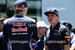 (L to R): Brendon Hartley (NZL) Scuderia Toro Rosso with Max Verstappen (NLD) Red Bull Racing on the drivers parade. 12.11.2017. Formula 1 World Championship, Rd 19, Brazilian Grand Prix, Sao Paulo, Brazil, Race Day.