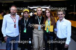 (L to R): Frank Montangy (FRA) Canal+ TV Presenter with Bruno Gaglassio (BRA) Actor; Carmen Jorda (ESP); Marina Ruy Barbosa (BRA) Actress; and Alain Prost (FRA) Renault Sport F1 Team Special Advisor. 12.11.2017. Formula 1 World Championship, Rd 19, Brazilian Grand Prix, Sao Paulo, Brazil, Race Day.