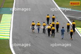 Renault F1 Team Track walk 09.11.2017. Formula 1 World Championship, Rd 19, Brazilian Grand Prix, Sao Paulo, Brazil, Preparation Day.