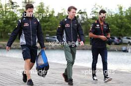 Daniil Kvyat (RUS) Scuderia Toro Rosso (Centre) with Daniel Ricciardo (AUS) Red Bull Racing (Right). 09.06.2017. Formula 1 World Championship, Rd 7, Canadian Grand Prix, Montreal, Canada, Practice Day.