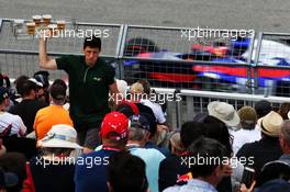 Daniil Kvyat (RUS) Scuderia Toro Rosso STR12 passes a Heineken vendor. 09.06.2017. Formula 1 World Championship, Rd 7, Canadian Grand Prix, Montreal, Canada, Practice Day.