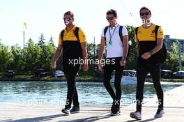(L to R): Jack Clarke (GBR) Driver and Physio with Will Palmer (GBR) and Jolyon Palmer (GBR) Renault Sport F1 Team. 10.06.2017. Formula 1 World Championship, Rd 7, Canadian Grand Prix, Montreal, Canada, Qualifying Day.