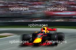 Max Verstappen (NLD) Red Bull Racing RB13. 10.06.2017. Formula 1 World Championship, Rd 7, Canadian Grand Prix, Montreal, Canada, Qualifying Day.