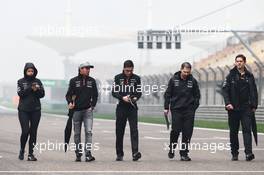 Sergio Perez (MEX) Sahara Force India F1 walks the circuit with the team. 06.04.2017. Formula 1 World Championship, Rd 2, Chinese Grand Prix, Shanghai, China, Preparation Day.