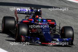 Daniil Kvyat (RUS) Scuderia Toro Rosso STR12. 12.05.2017. Formula 1 World Championship, Rd 5, Spanish Grand Prix, Barcelona, Spain, Practice Day.