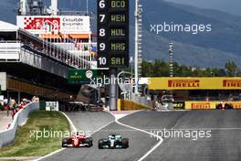 Valtteri Bottas (FIN) Mercedes AMG F1 W08 and Sebastian Vettel (GER) Ferrari SF70H battle for position. 14.05.2017. Formula 1 World Championship, Rd 5, Spanish Grand Prix, Barcelona, Spain, Race Day.