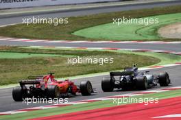 Valtteri Bottas (FIN) Mercedes AMG F1 W08 and Sebastian Vettel (GER) Ferrari SF70H battle for position. 14.05.2017. Formula 1 World Championship, Rd 5, Spanish Grand Prix, Barcelona, Spain, Race Day.