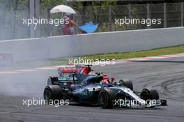 Valtteri Bottas (FIN) Mercedes AMG F1 W08 and Sebastian Vettel (GER) Ferrari SF70H battle for position. 14.05.2017. Formula 1 World Championship, Rd 5, Spanish Grand Prix, Barcelona, Spain, Race Day.