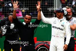 Lewis Hamilton (GBR) Mercedes AMG F1 celebrates his pole position with brother Nicolas Hamilton (GBR). 15.07.2017. Formula 1 World Championship, Rd 10, British Grand Prix, Silverstone, England, Qualifying Day.