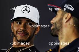 (L to R): Lewis Hamilton (GBR) Mercedes AMG F1 and Daniel Ricciardo (AUS) Red Bull Racing in the FIA Press Conference. 13.07.2017. Formula 1 World Championship, Rd 10, British Grand Prix, Silverstone, England, Preparation Day.