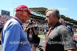 (L to R): Niki Lauda (AUT) Mercedes Non-Executive Chairman with Jean Alesi (FRA). 30.07.2017. Formula 1 World Championship, Rd 11, Hungarian Grand Prix, Budapest, Hungary, Race Day.