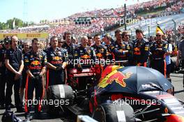 Red Bull mechanics. 30.07.2017. Formula 1 World Championship, Rd 11, Hungarian Grand Prix, Budapest, Hungary, Race Day.