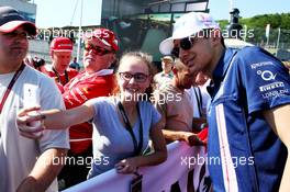 Esteban Ocon (FRA) Sahara Force India F1 Team with fans. 29.07.2017. Formula 1 World Championship, Rd 11, Hungarian Grand Prix, Budapest, Hungary, Qualifying Day.