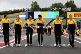 Jolyon Palmer (GBR) Renault Sport F1 Team and Sergey Sirotkin (RUS) Renault Sport F1 Team Third Driver walk the circuit with the team. 27.07.2017. Formula 1 World Championship, Rd 11, Hungarian Grand Prix, Budapest, Hungary, Preparation Day.