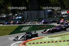 Lewis Hamilton (GBR) Mercedes AMG F1 W08 leads at the start of the race. 03.09.2017. Formula 1 World Championship, Rd 13, Italian Grand Prix, Monza, Italy, Race Day.