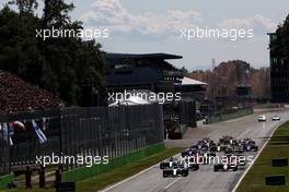 Lewis Hamilton (GBR) Mercedes AMG F1 W08 leads at the start of the race. 03.09.2017. Formula 1 World Championship, Rd 13, Italian Grand Prix, Monza, Italy, Race Day.