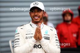 Lewis Hamilton (GBR) Mercedes AMG F1 celebrates his 69th pole position in qualifying parc ferme. 02.09.2017. Formula 1 World Championship, Rd 13, Italian Grand Prix, Monza, Italy, Qualifying Day.