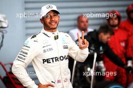 Lewis Hamilton (GBR) Mercedes AMG F1 celebrates his 69th pole position in qualifying parc ferme. 02.09.2017. Formula 1 World Championship, Rd 13, Italian Grand Prix, Monza, Italy, Qualifying Day.