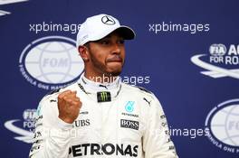 Lewis Hamilton (GBR) Mercedes AMG F1 celebrates his 69th pole position in qualifying parc ferme. 02.09.2017. Formula 1 World Championship, Rd 13, Italian Grand Prix, Monza, Italy, Qualifying Day.