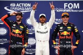 Qualifying top three in parc ferme (L to R): Daniel Ricciardo (AUS) Red Bull Racing, second; Lewis Hamilton (GBR) Mercedes AMG F1, pole position; Max Verstappen (NLD) Red Bull Racing, third. 02.09.2017. Formula 1 World Championship, Rd 13, Italian Grand Prix, Monza, Italy, Qualifying Day.