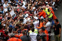 Lewis Hamilton (GBR) Mercedes AMG F1 signs autographs for the fans. 31.08.2017. Formula 1 World Championship, Rd 13, Italian Grand Prix, Monza, Italy, Preparation Day.