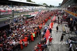 Lewis Hamilton (GBR) Mercedes AMG F1 signs autographs for the fans. 31.08.2017. Formula 1 World Championship, Rd 13, Italian Grand Prix, Monza, Italy, Preparation Day.