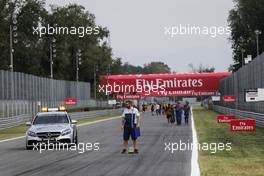 Williams engineer walks the circuit. 31.08.2017. Formula 1 World Championship, Rd 13, Italian Grand Prix, Monza, Italy, Preparation Day.