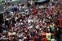 Lewis Hamilton (GBR) Mercedes AMG F1 signs autographs for the fans. 31.08.2017. Formula 1 World Championship, Rd 13, Italian Grand Prix, Monza, Italy, Preparation Day.