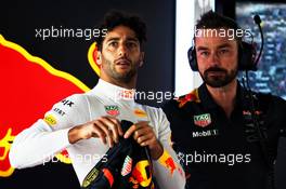 (L to R): Daniel Ricciardo (AUS) Red Bull Racing with Simon Rennie (GBR) Red Bull Racing Race Engineer. 06.10.2017. Formula 1 World Championship, Rd 16, Japanese Grand Prix, Suzuka, Japan, Practice Day.