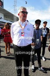 Ross Brawn (GBR) Managing Director, Motor Sports and Mo Farah (GBR) Athlete on the grid. 08.10.2017. Formula 1 World Championship, Rd 16, Japanese Grand Prix, Suzuka, Japan, Race Day.