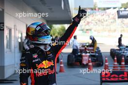 3rd place Daniel Ricciardo (AUS) Red Bull Racing RB13. 08.10.2017. Formula 1 World Championship, Rd 16, Japanese Grand Prix, Suzuka, Japan, Race Day.