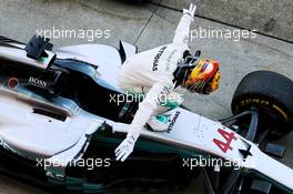 Race winner Lewis Hamilton (GBR) Mercedes AMG F1 W08 celebrates in parc ferme. 08.10.2017. Formula 1 World Championship, Rd 16, Japanese Grand Prix, Suzuka, Japan, Race Day.