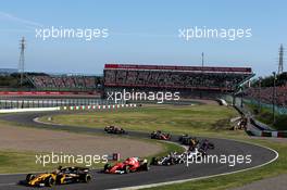 Nico Hulkenberg (GER) Renault Sport F1 Team RS17 at the start of the race. 08.10.2017. Formula 1 World Championship, Rd 16, Japanese Grand Prix, Suzuka, Japan, Race Day.