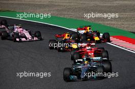 Lewis Hamilton (GBR) Mercedes AMG F1 W08 leads at the start of the race. 08.10.2017. Formula 1 World Championship, Rd 16, Japanese Grand Prix, Suzuka, Japan, Race Day.