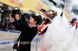 Fan and atmosphere. 07.10.2017. Formula 1 World Championship, Rd 16, Japanese Grand Prix, Suzuka, Japan, Qualifying Day.