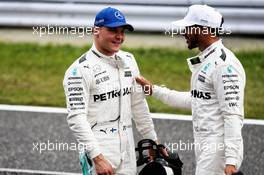 (L to R): Valtteri Bottas (FIN) Mercedes AMG F1 with team mate Lewis Hamilton (GBR) Mercedes AMG F1 in qualifying parc ferme. 07.10.2017. Formula 1 World Championship, Rd 16, Japanese Grand Prix, Suzuka, Japan, Qualifying Day.