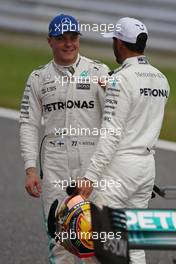 Valtteri Bottas (FIN) Mercedes AMG F1 and Lewis Hamilton (GBR) Mercedes AMG F1   07.10.2017. Formula 1 World Championship, Rd 16, Japanese Grand Prix, Suzuka, Japan, Qualifying Day.