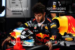 Daniel Ricciardo (AUS) Red Bull Racing RB13. 07.10.2017. Formula 1 World Championship, Rd 16, Japanese Grand Prix, Suzuka, Japan, Qualifying Day.