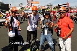 Fans and atmosphere. 08.10.2017. Formula 1 World Championship, Rd 16, Japanese Grand Prix, Suzuka, Japan, Race Day.