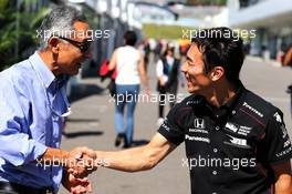 (L to R): Hiroshi Yasukawa (JPN) with Takuma Sato (JPN). 08.10.2017. Formula 1 World Championship, Rd 16, Japanese Grand Prix, Suzuka, Japan, Race Day.