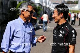 (L to R): Hiroshi Yasukawa (JPN) with Takuma Sato (JPN). 08.10.2017. Formula 1 World Championship, Rd 16, Japanese Grand Prix, Suzuka, Japan, Race Day.